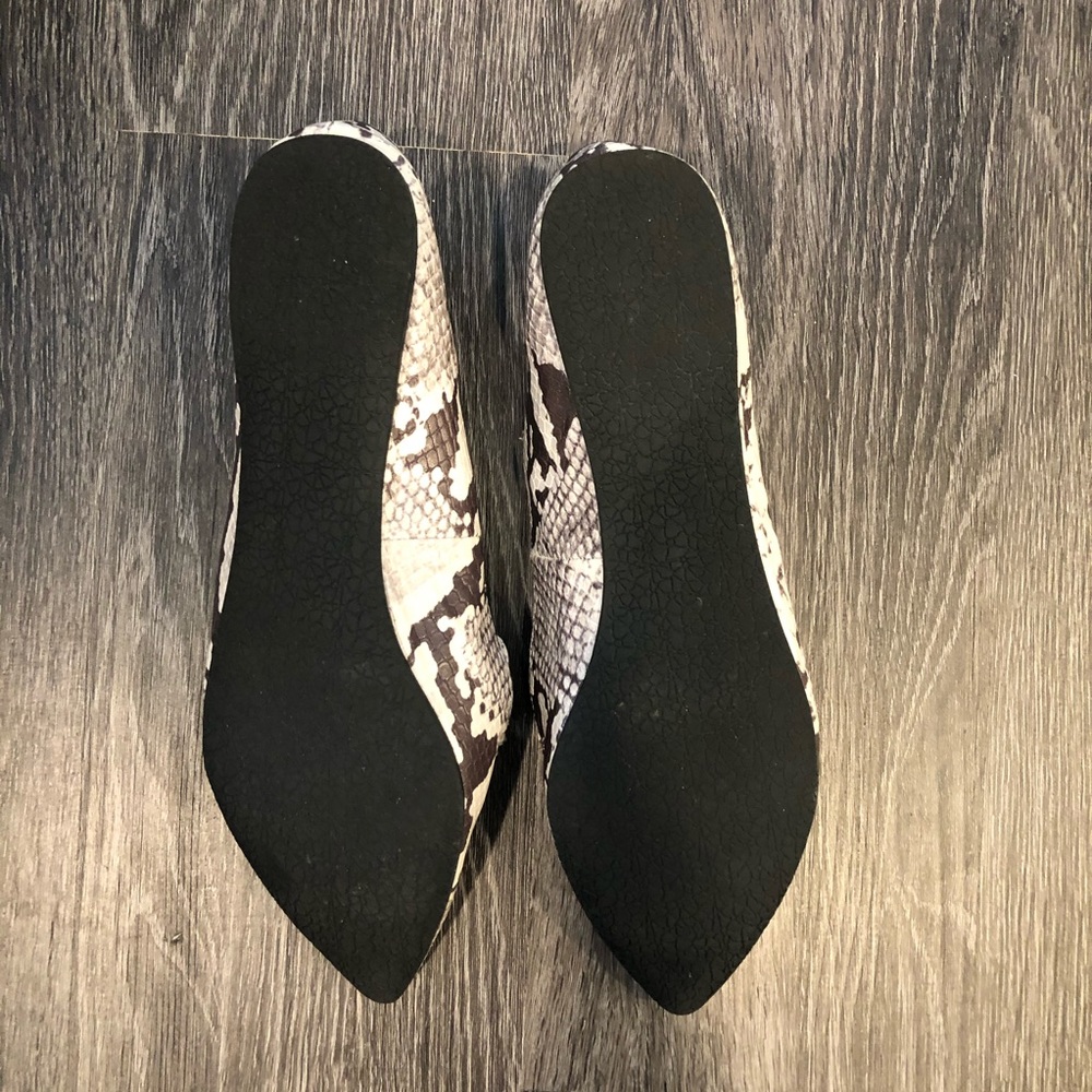SOLD Madden Girl Snake Print Pointed Toe Flats - Picture 2 of 3